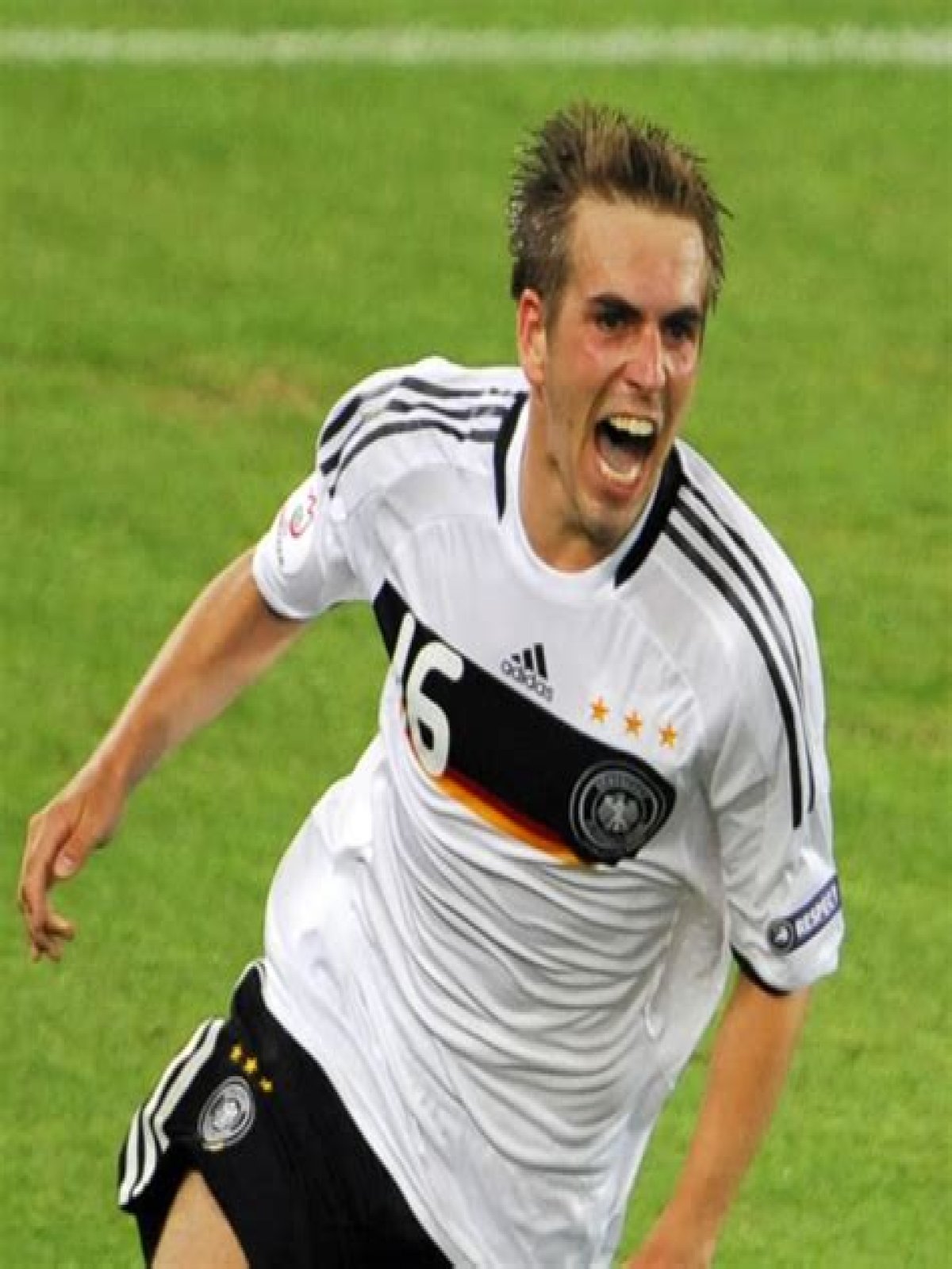 Did philipp lahm ever get booked?