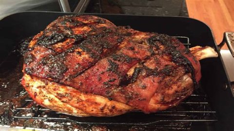 Readers ask: How long to cook 8lb pork shoulder in slow cooker?
