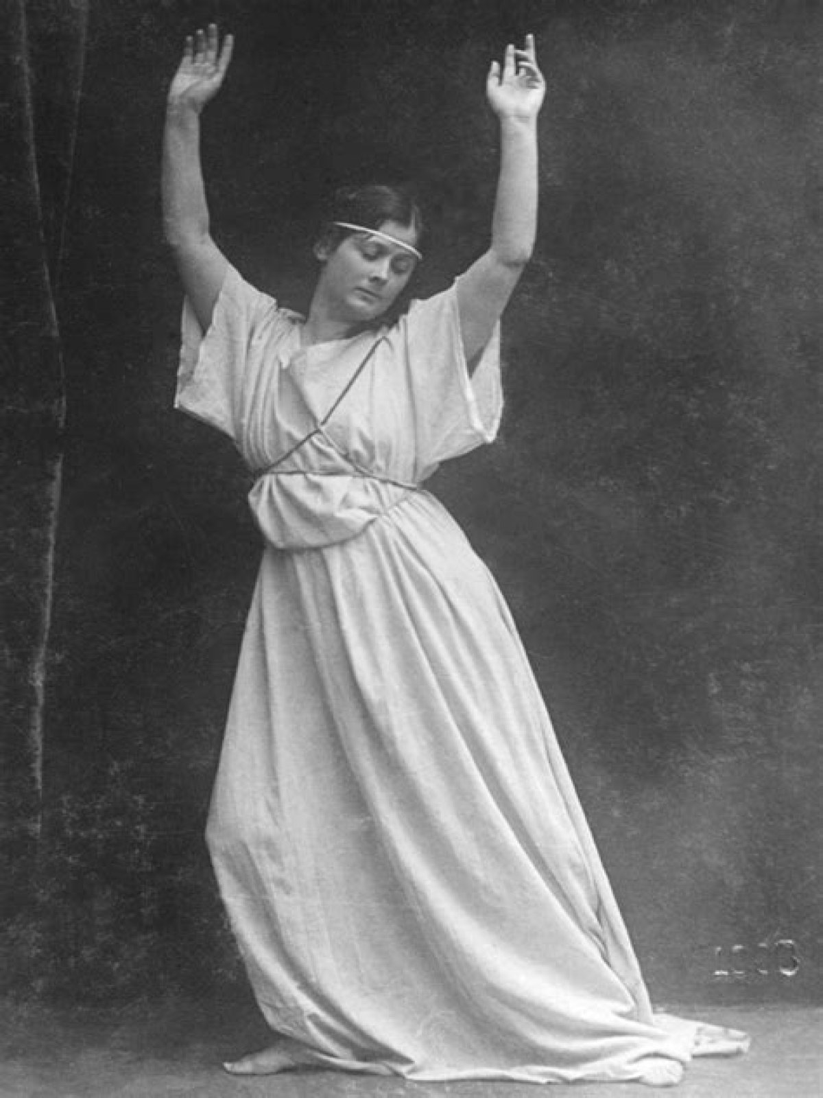 Where did isadora duncan dance?